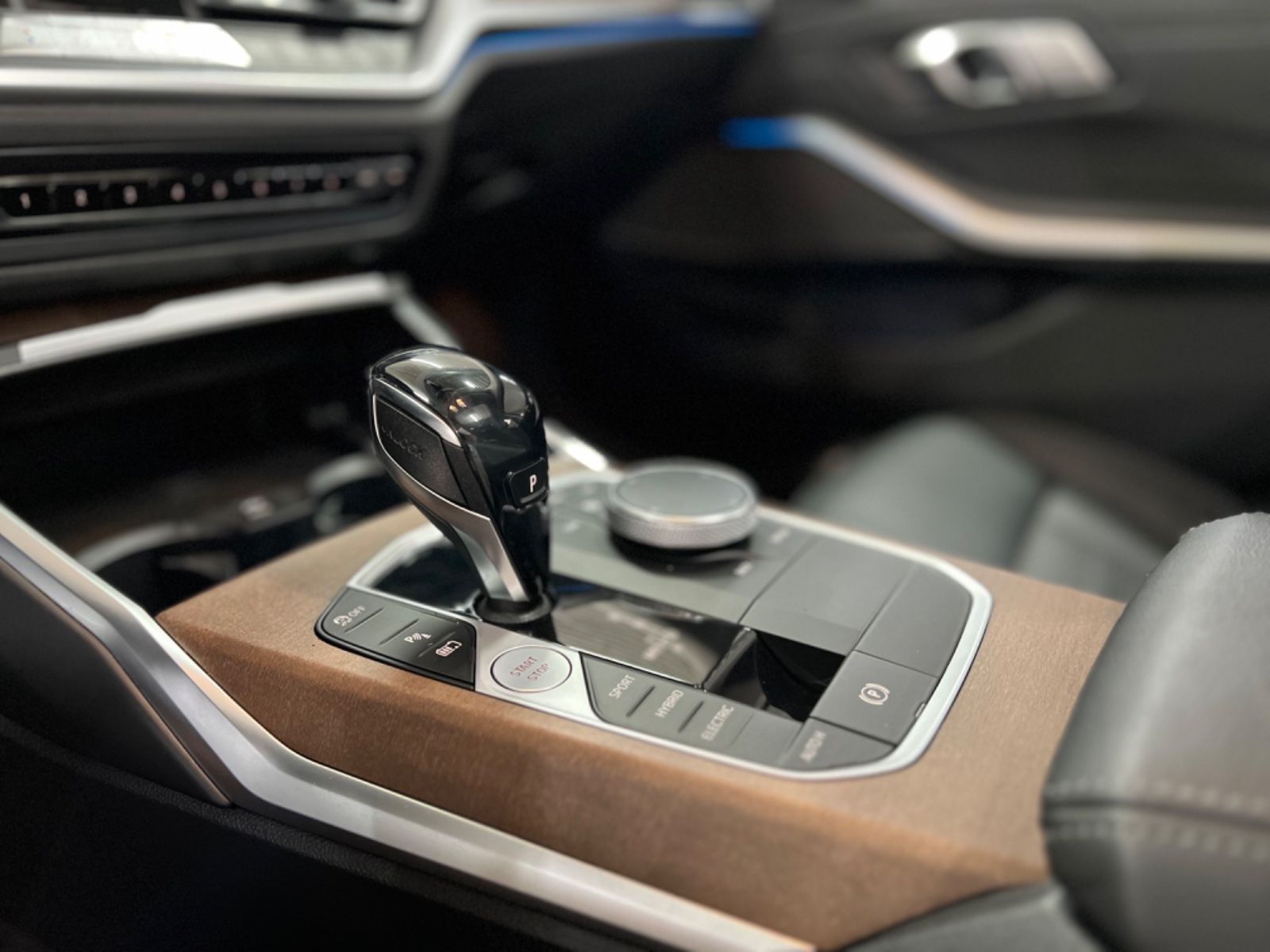 BMW 330e Touring Luxury Line - Samsaru's Car Outlet
