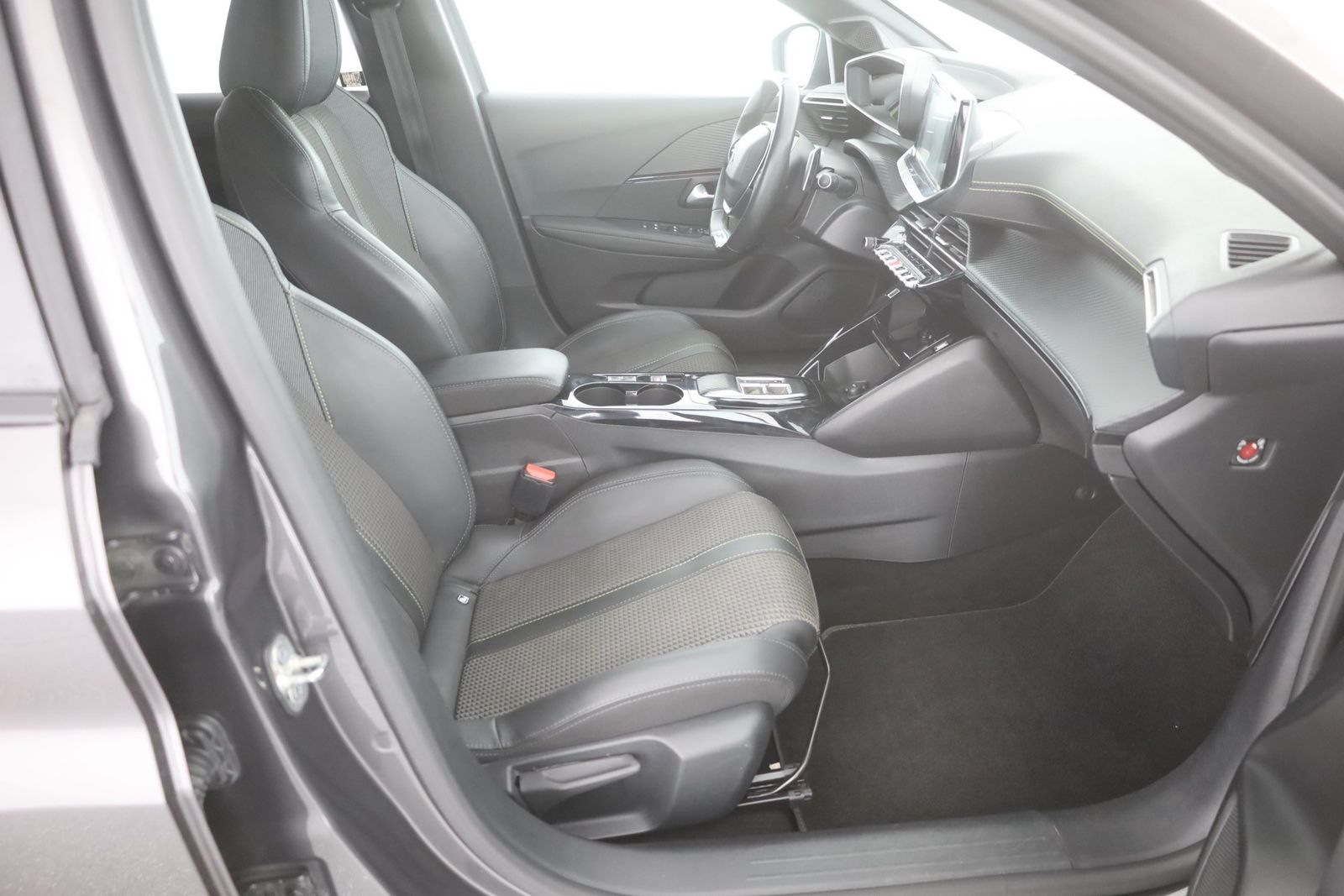Peugeot 208 GT-Line PureTech 100 Aut. - Samsaru's Car Outlet