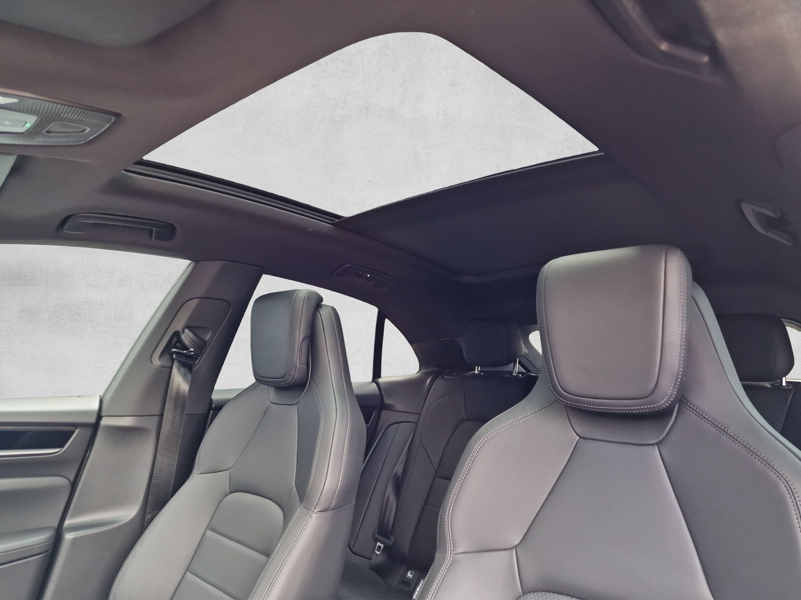 Porsche Macan 4 - Samsaru's Car Outlet