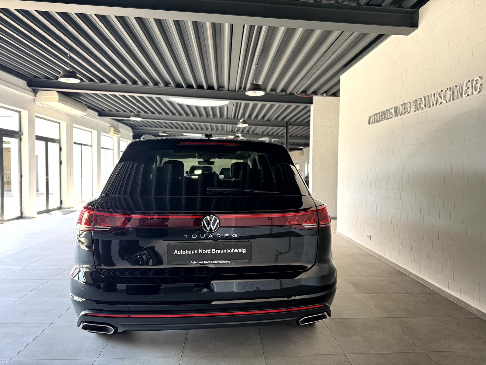 Volkswagen Touareg 3.0 TDI Elegance 4Motion - Samsaru's Car Outlet