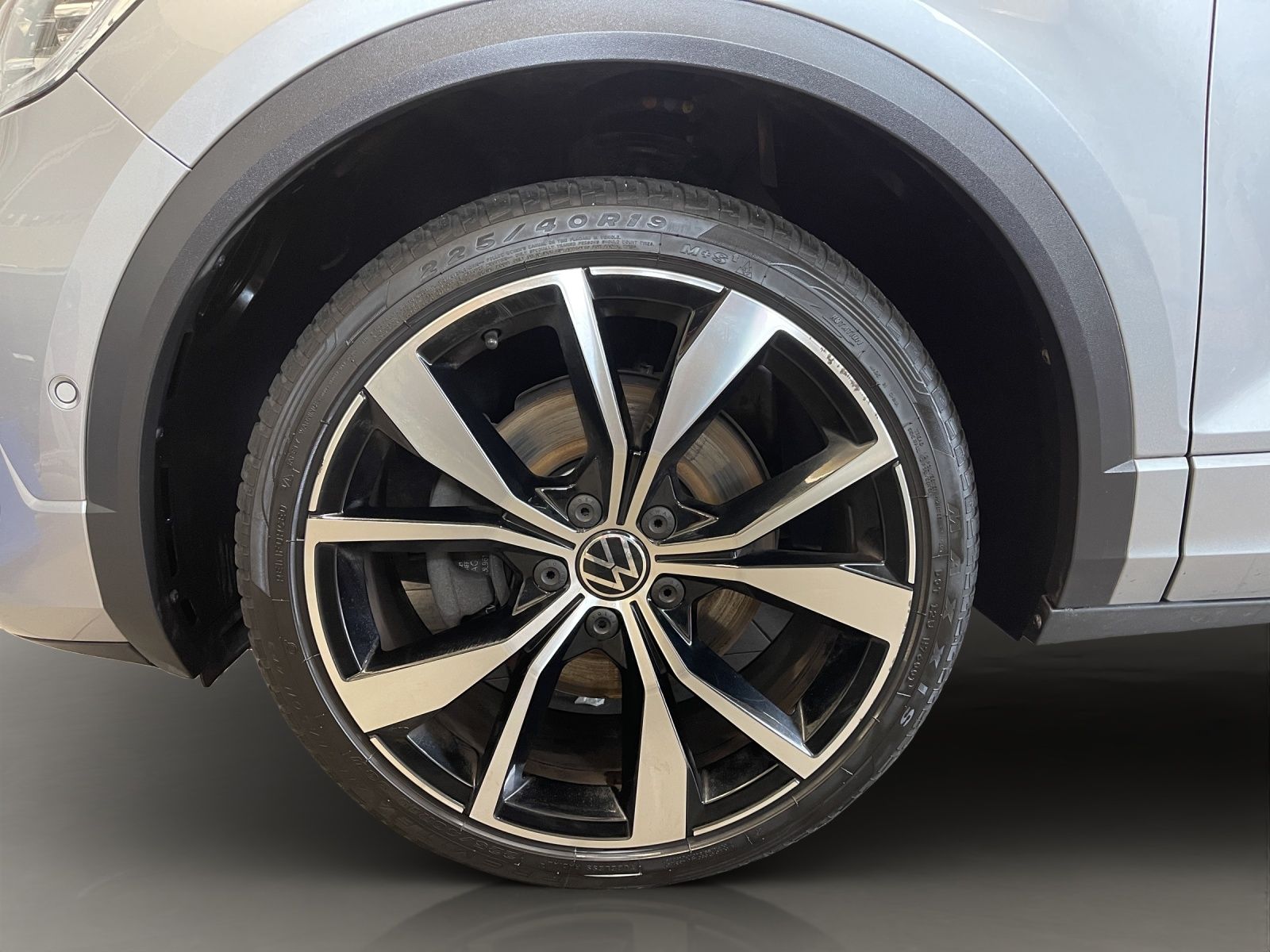 Volkswagen T-Roc 2.0 TDI 4Motion R-Line - Samsaru's Car Outlet
