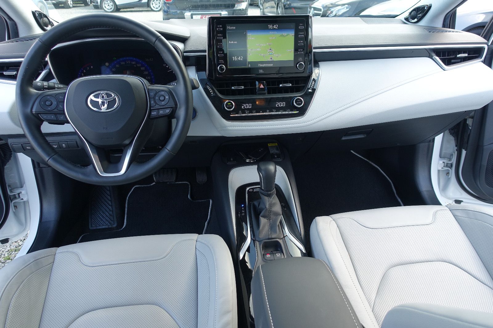 Toyota Corolla 2.0 Hybrid - Samsaru's Car Outlet