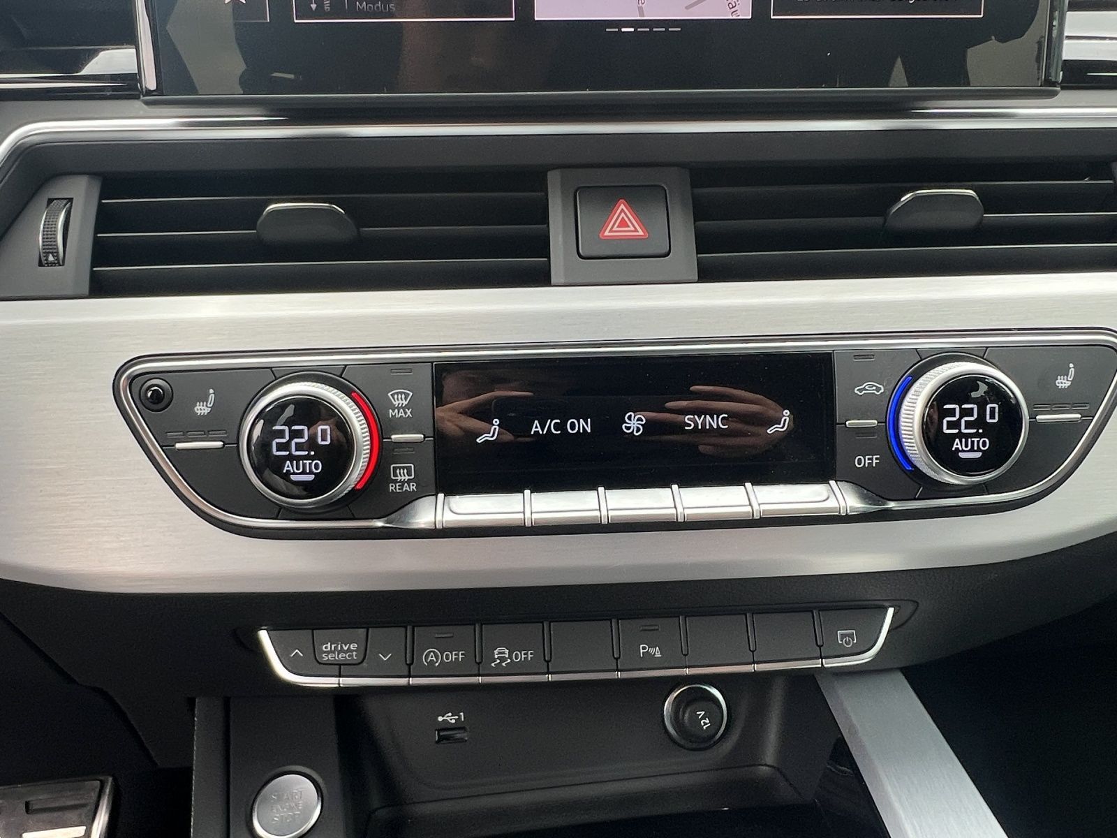 Audi A4 Avant 40 TFSI Q 2x S LINE MATRIX AHK LM19 KAM