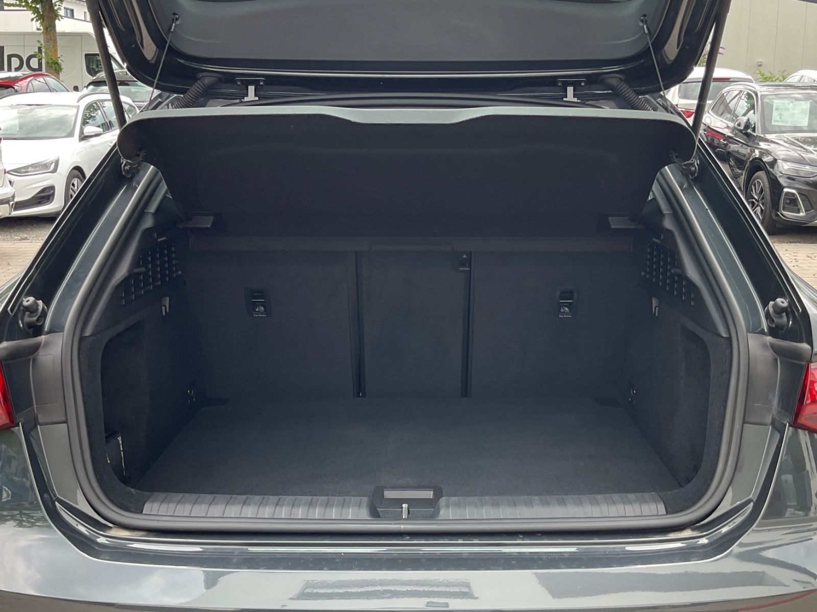 Audi A3 Sportback 35 TFSI advanced - Samsaru's Car Outlet