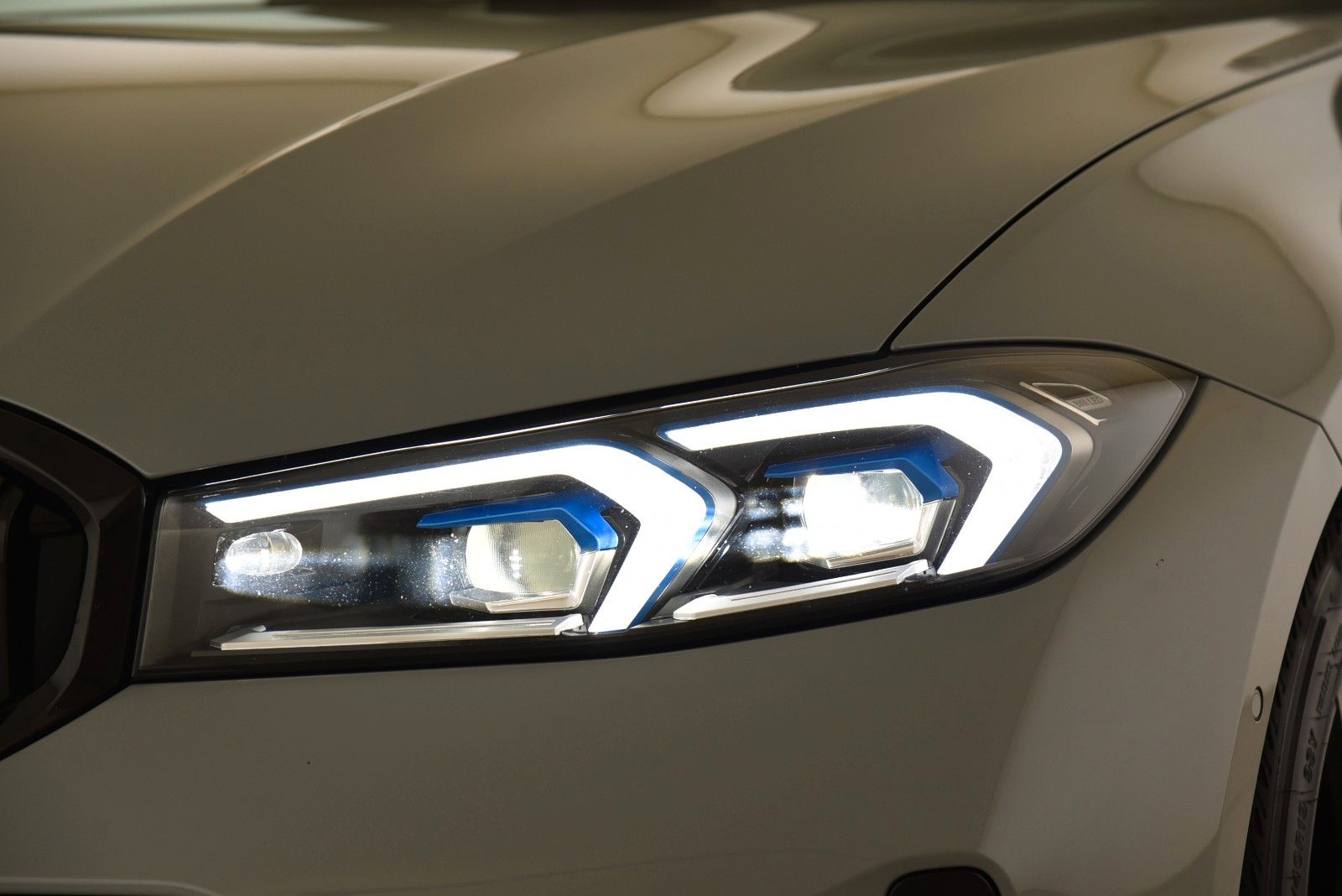 BMW 320d Touring xDrive M Sport ACC Pano H&K LED