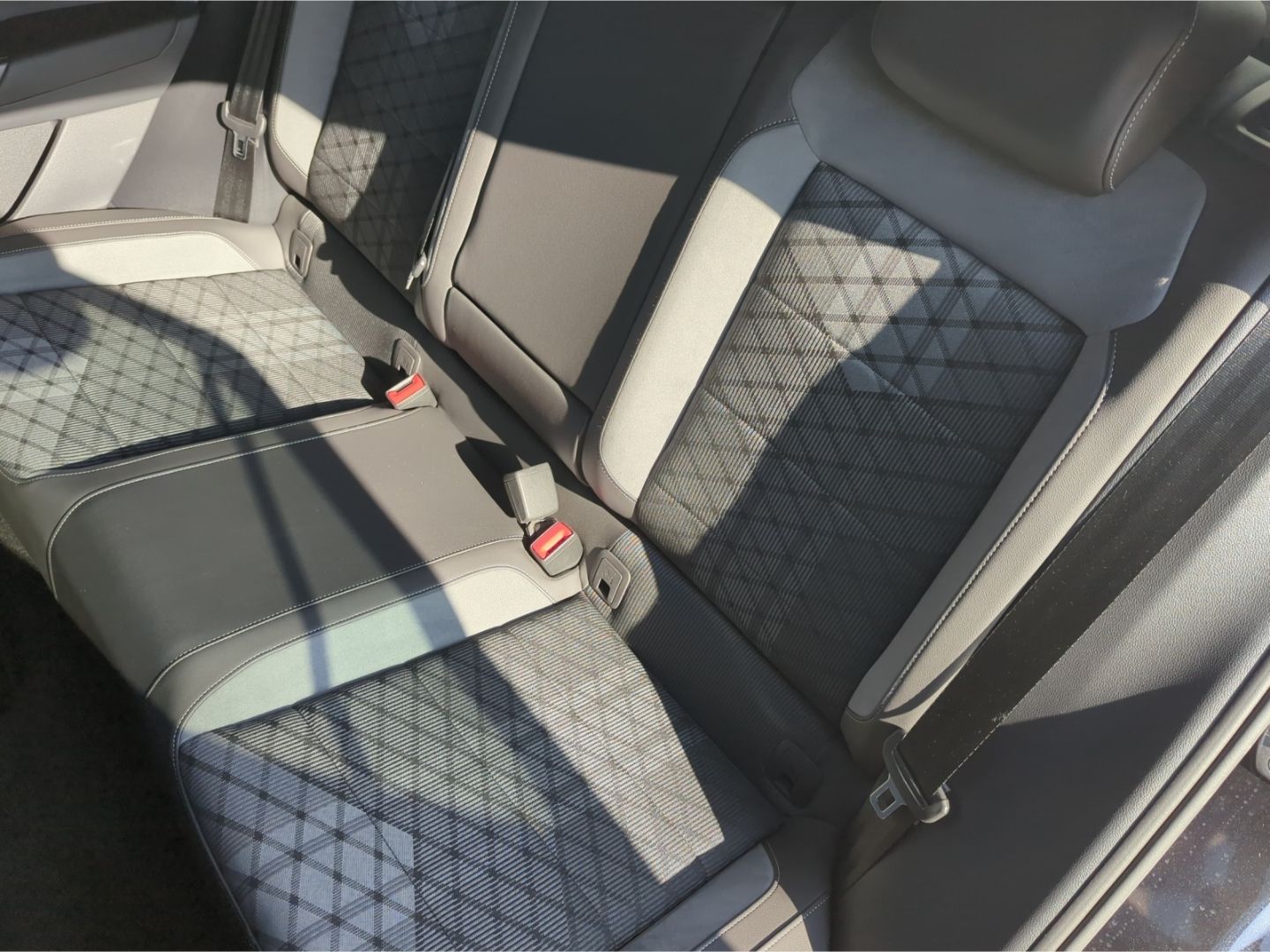 Volkswagen T-Roc R-Line 1.0 TSI - Samsaru's Car Outlet