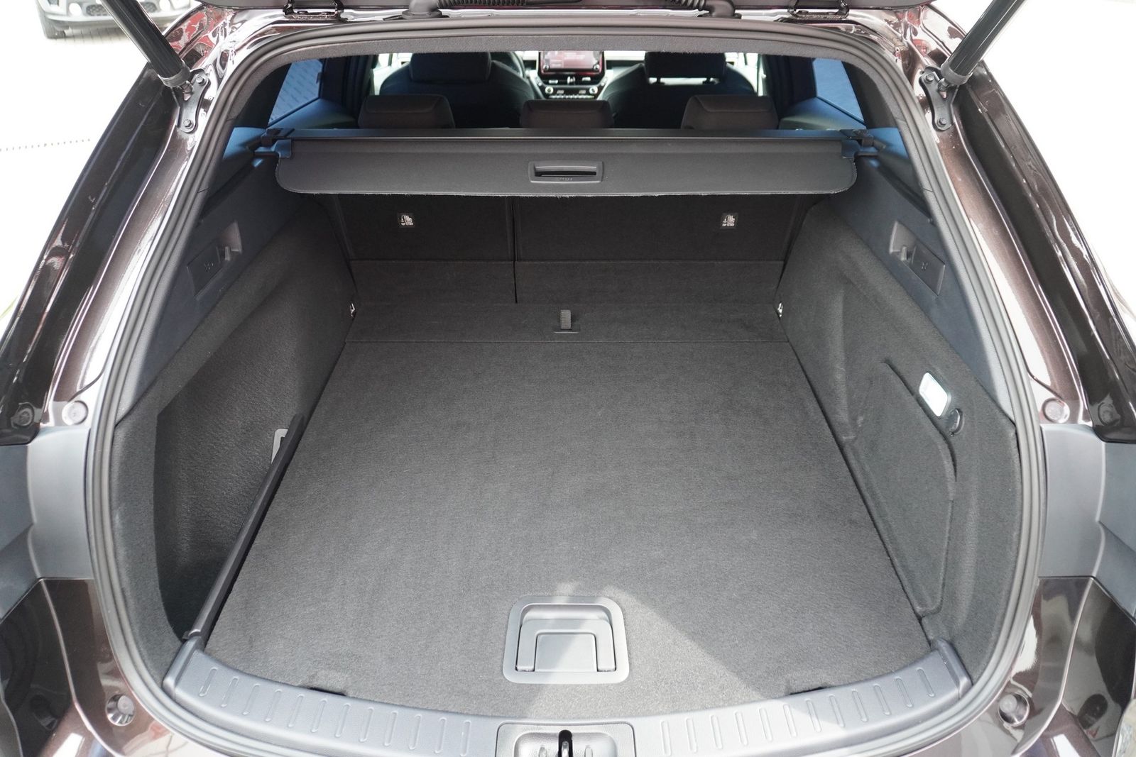 Toyota Corolla 2.0 Hybrid Lounge - Samsaru's Car Outlet