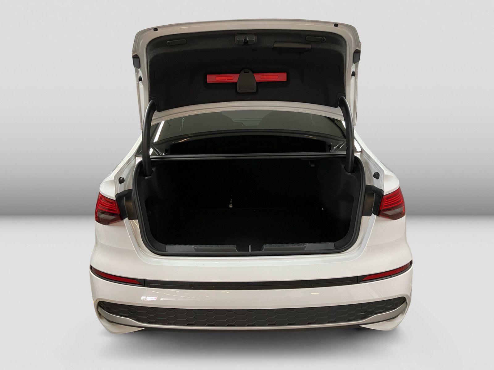 Audi A3 Limousine 30 TFSI advanced - Samsaru's Car Outlet