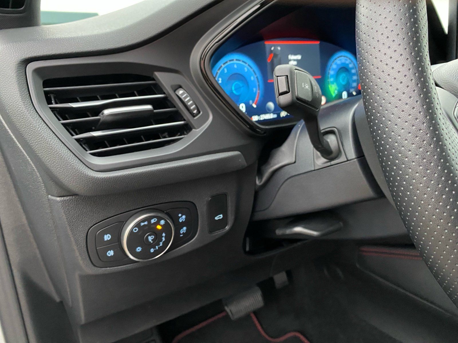 Ford Focus Turnier ST-Line X 1.0l ACC+PDC+B&O+SHZ