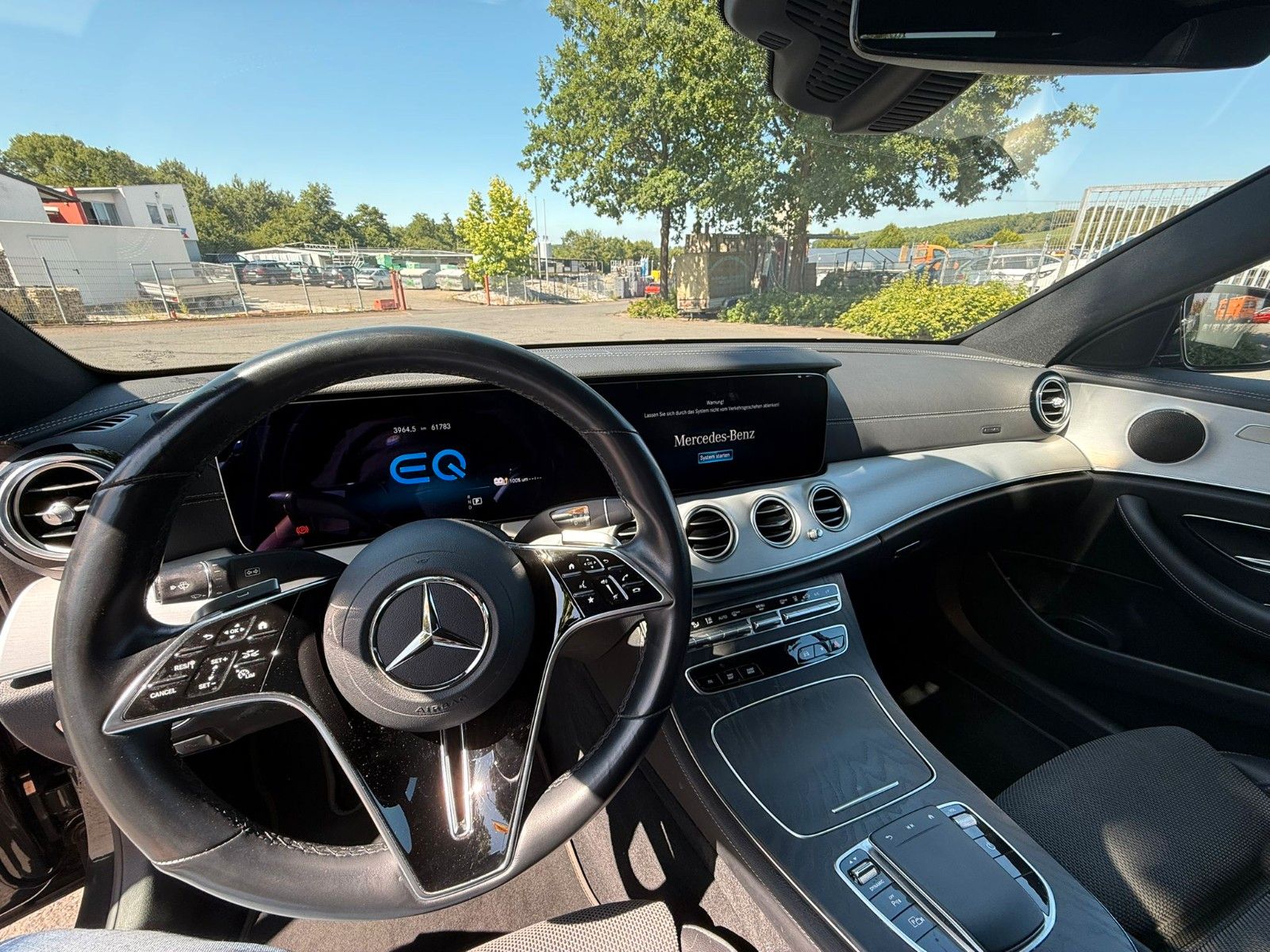 Mercedes-Benz E-Klasse 300E - Samsaru's Car Outlet