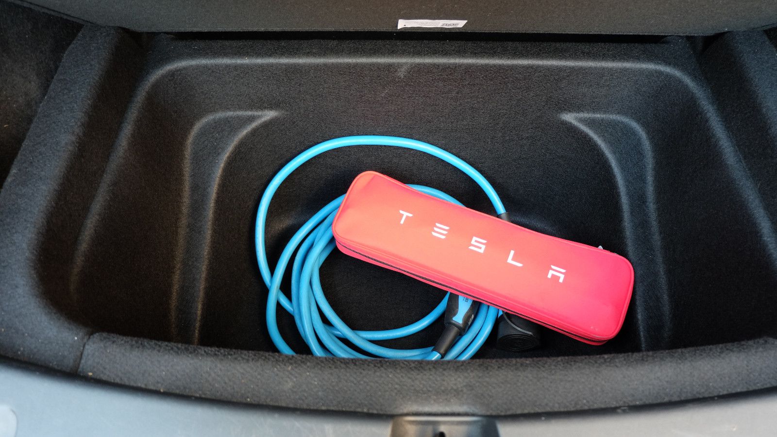 Tesla Model Y Long Range RWD,  Model 2024, Glasdach
