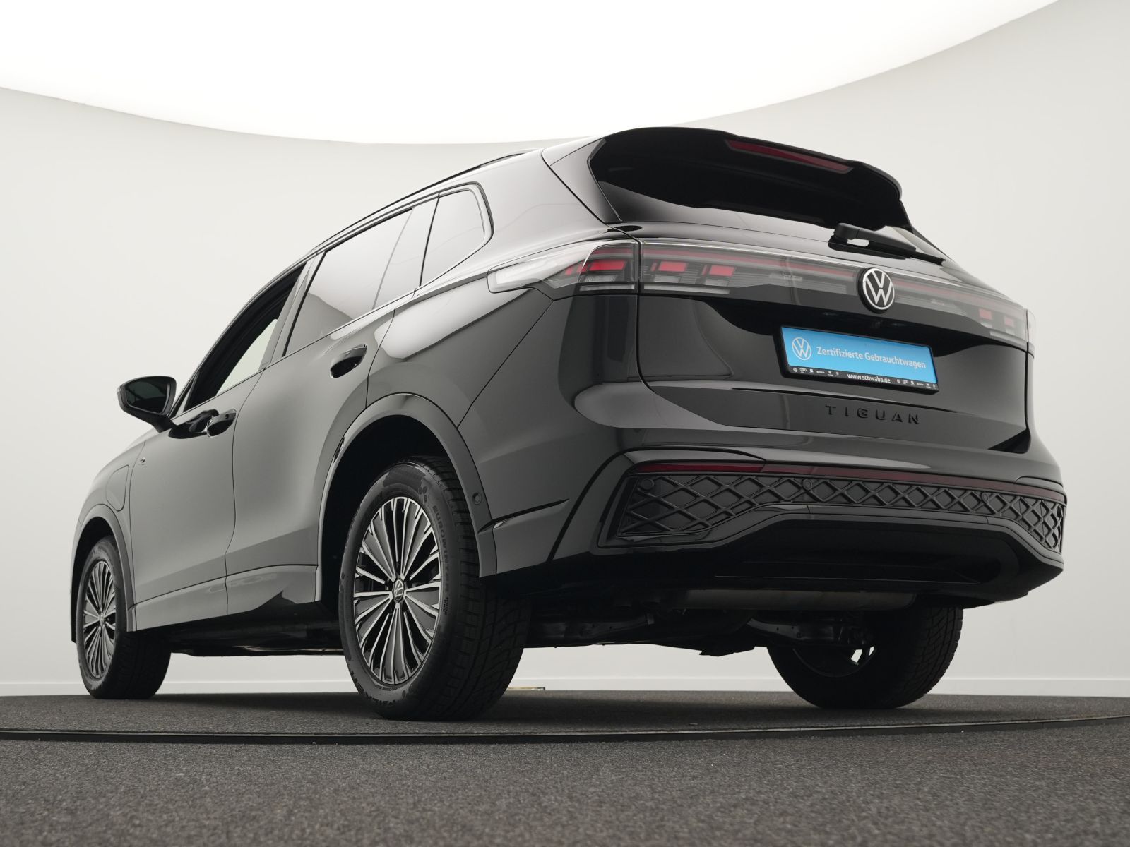 Volkswagen Tiguan R-Line 1.5TSI eHybrid IQ.LIGHT*HARMAN*20"