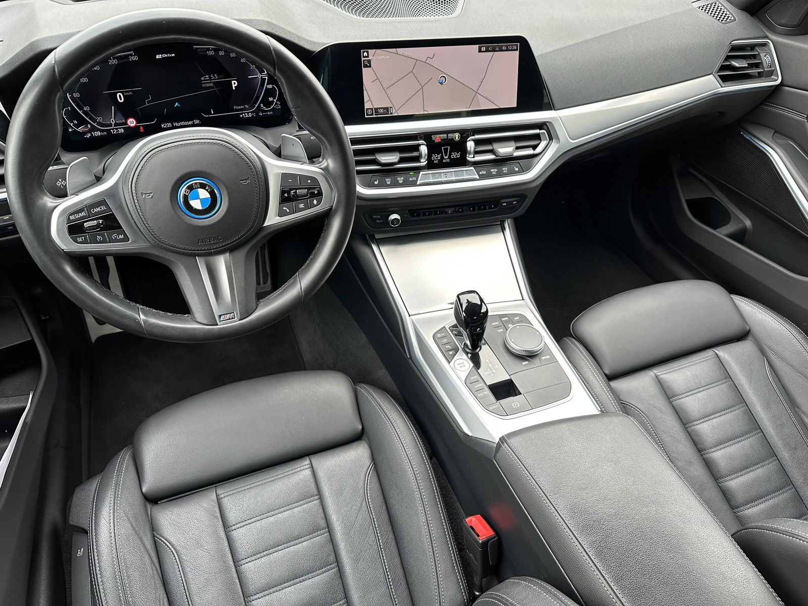 BMW 330e xDrive M-Sport NAV+LASER+360°+HEAD-UP+19ZO