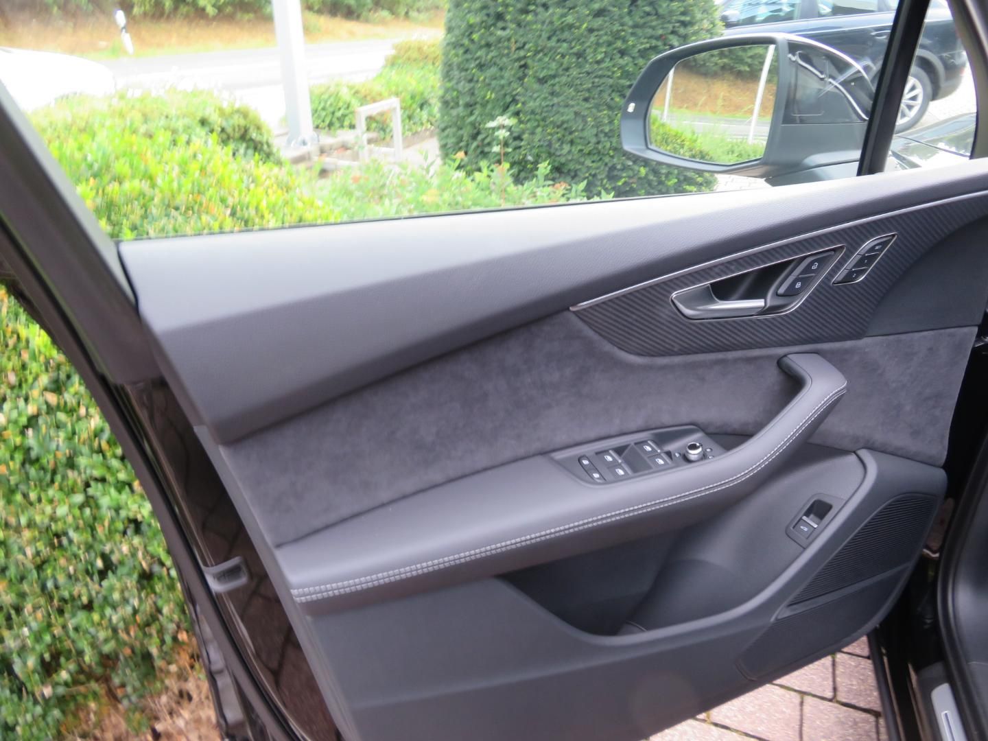 Audi Q7 SUV S line 50 TDI QUATTRO STANDHZ PANO AHK