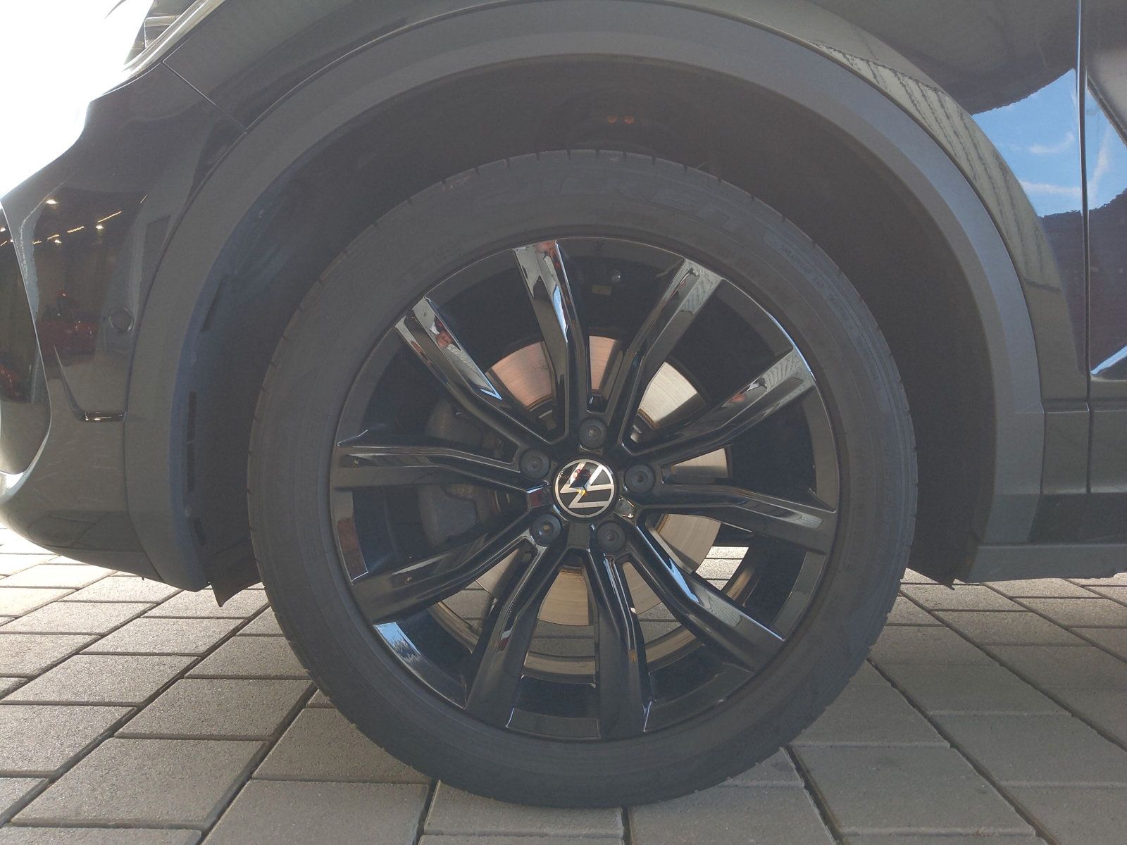 Volkswagen T-Roc R-Line 4Motion 2.0 TSI - Samsaru's Car Outlet