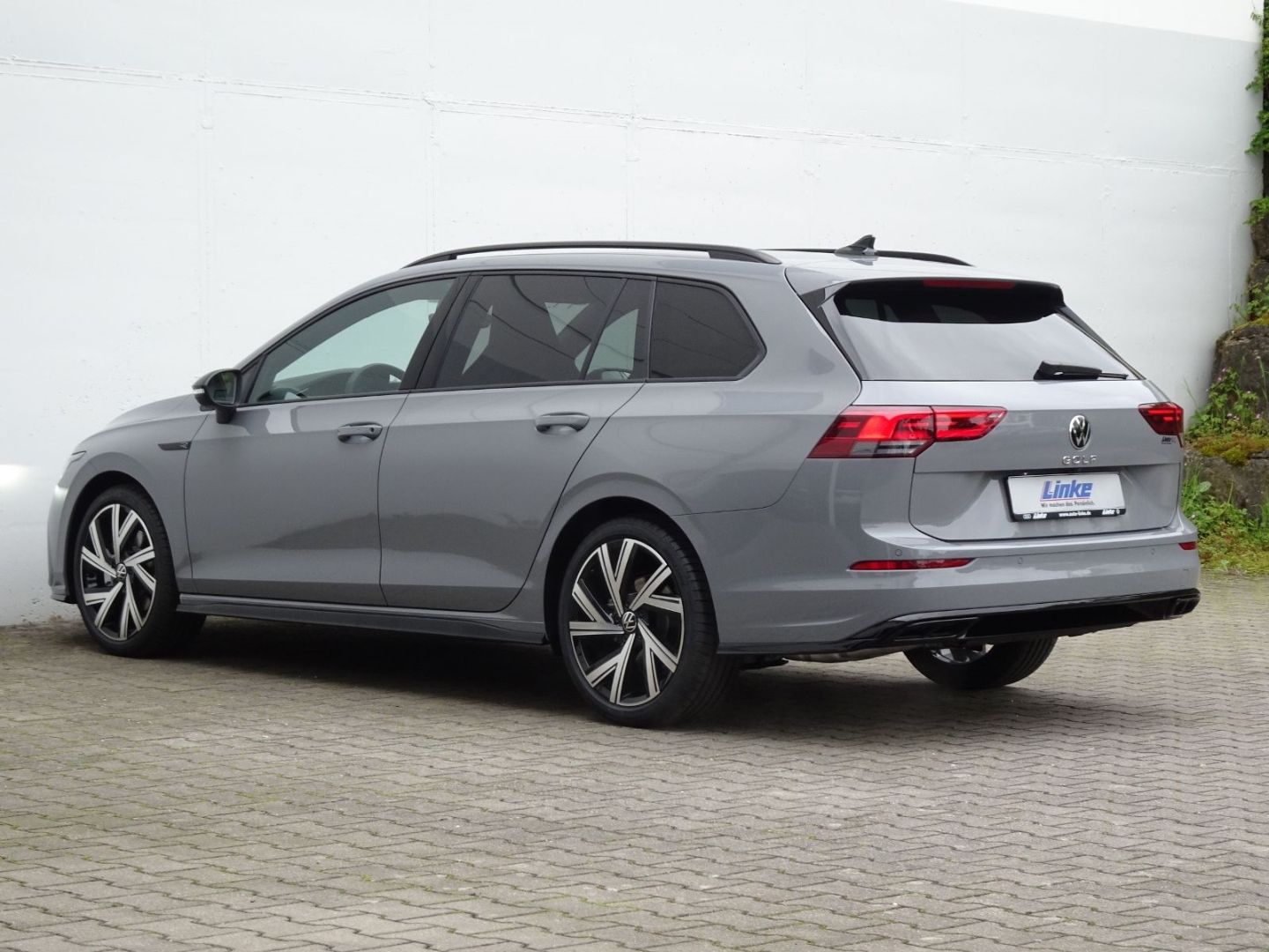 Volkswagen Golf Variant VIII 1.5 TSI R-Line - Samsaru's Car Outlet