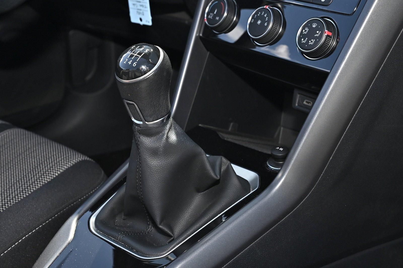 Volkswagen T-Roc Style - Samsaru's Car Outlet