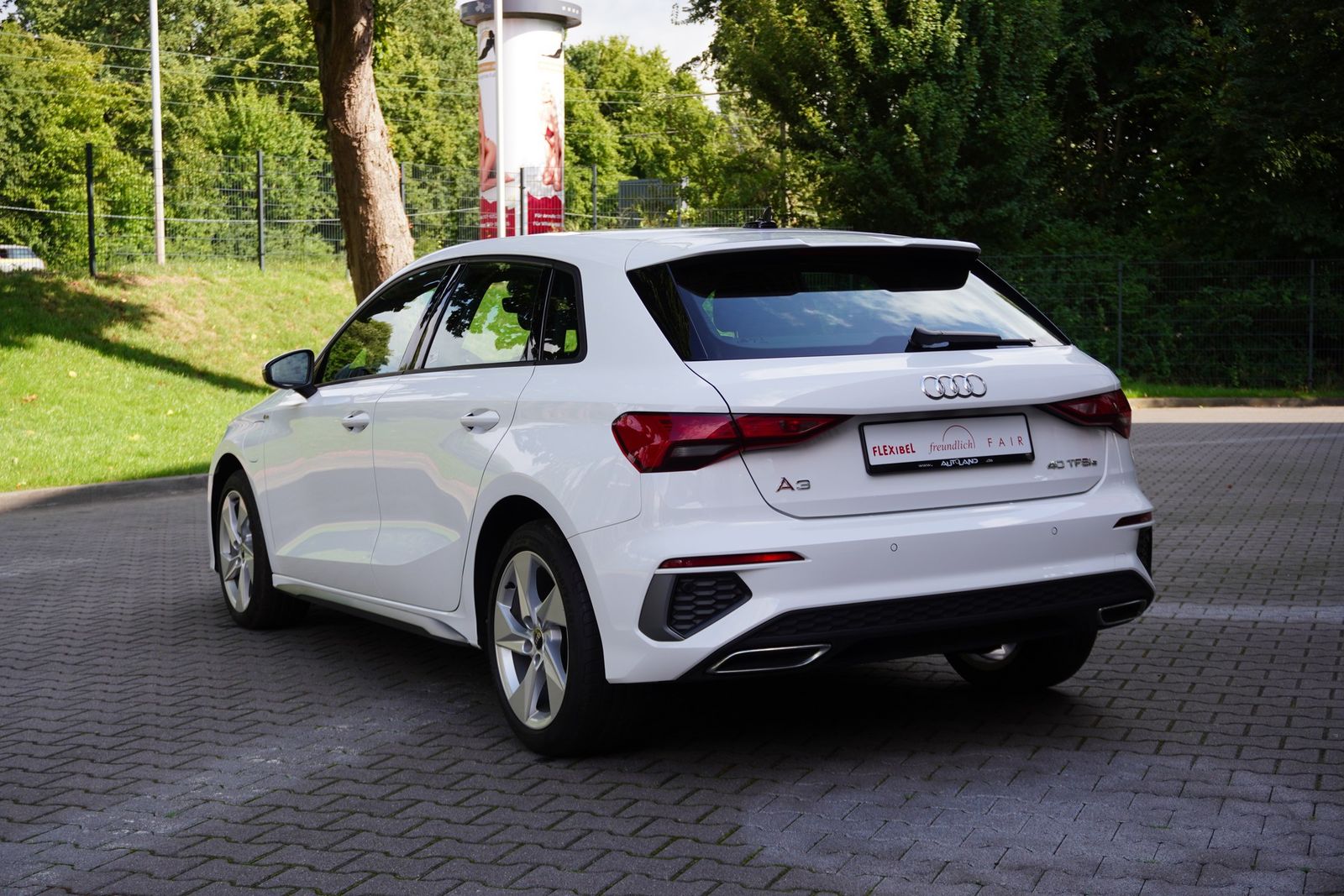 Audi A3 Sportback 40 TFSIe S line Sitzheizung LED DAB