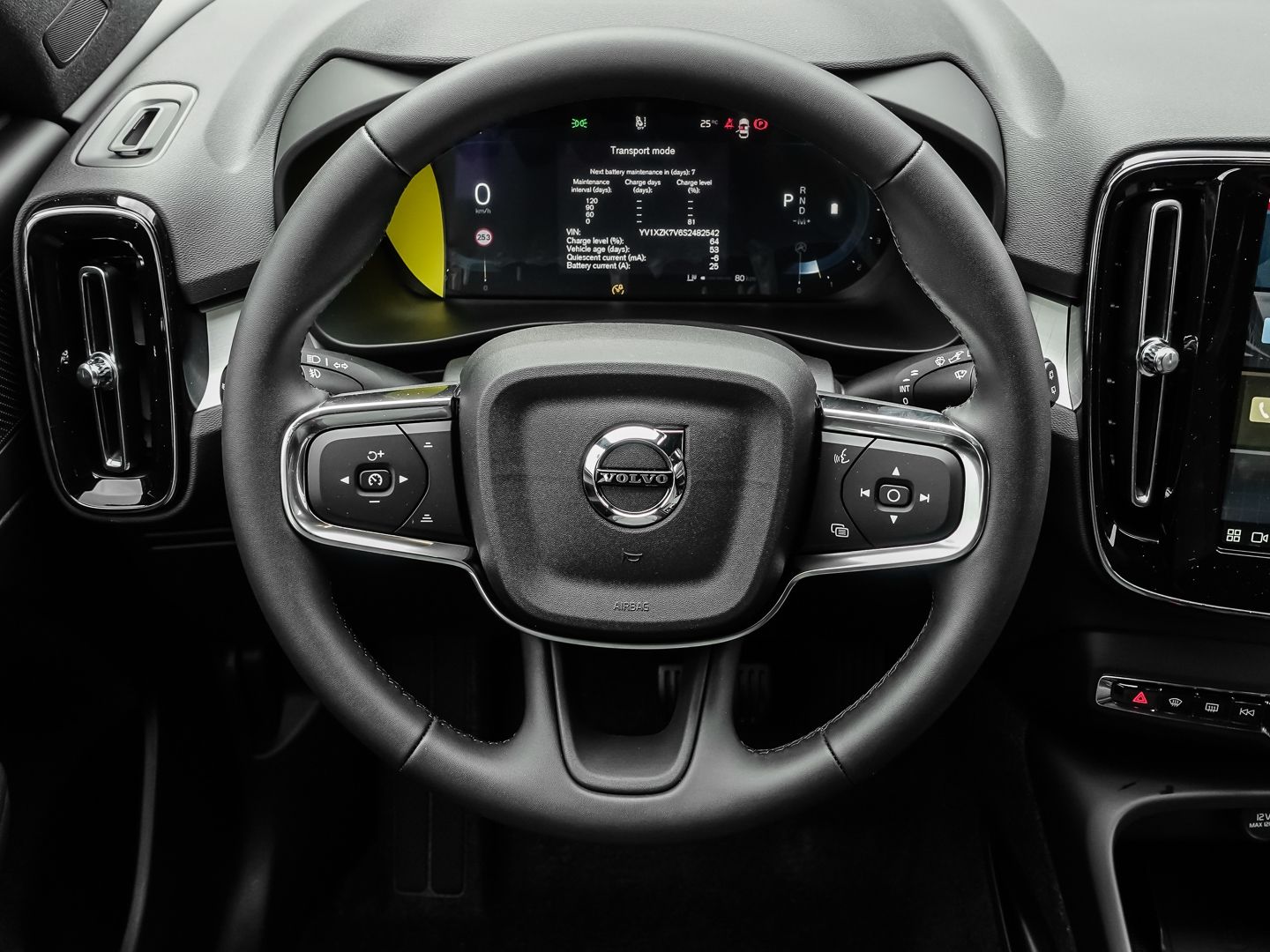 Volvo XC40 B3 Benzin Plus Dark - Samsaru's Car Outlet