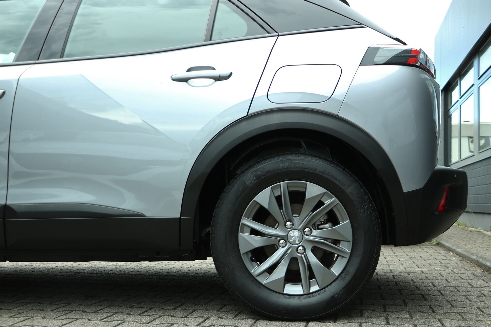 Peugeot 2008 136 e-Active - Samsaru's Car Outlet