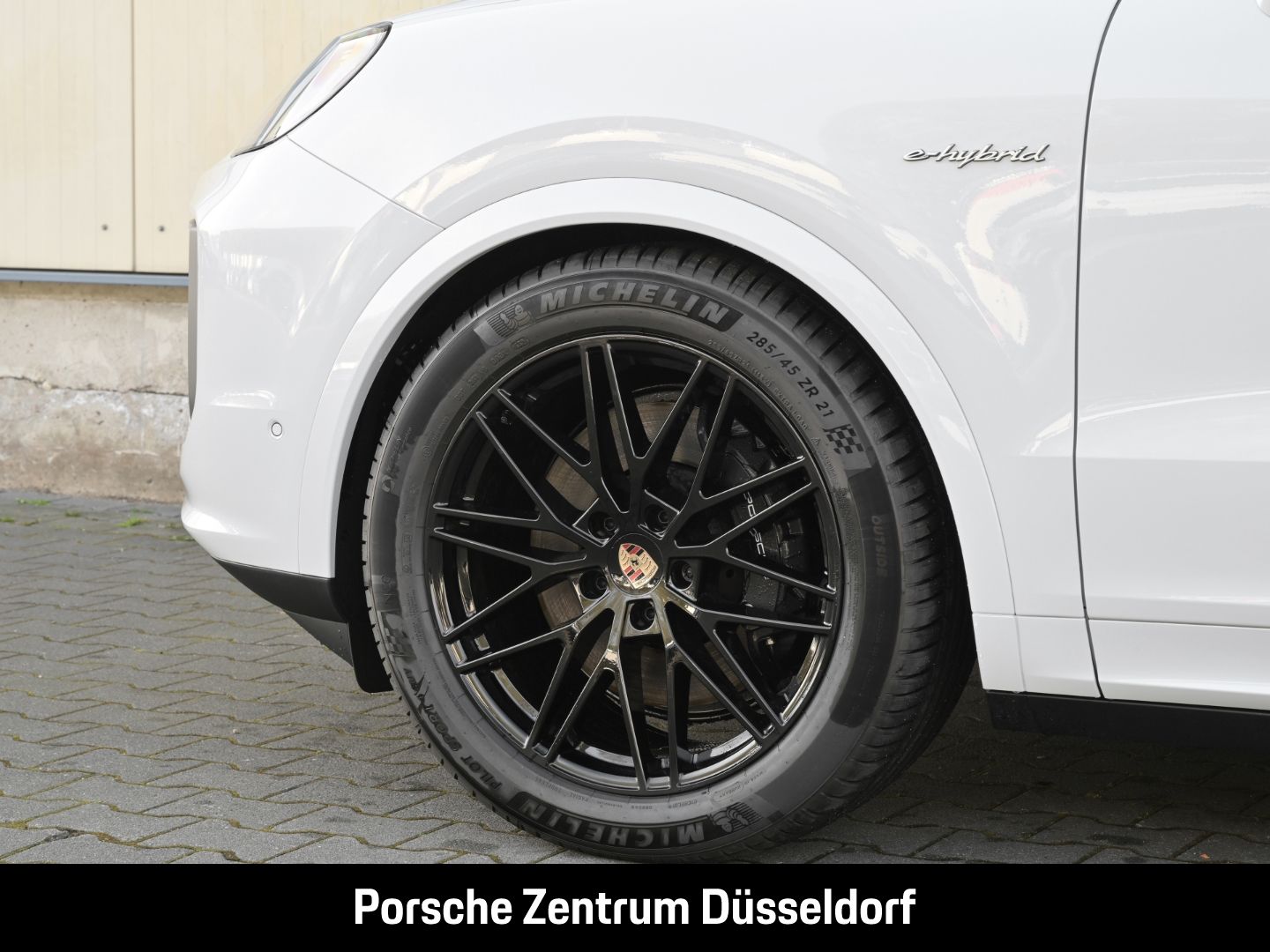 Porsche Cayenne E-Hybrid Coupe Surround-View Head-Up