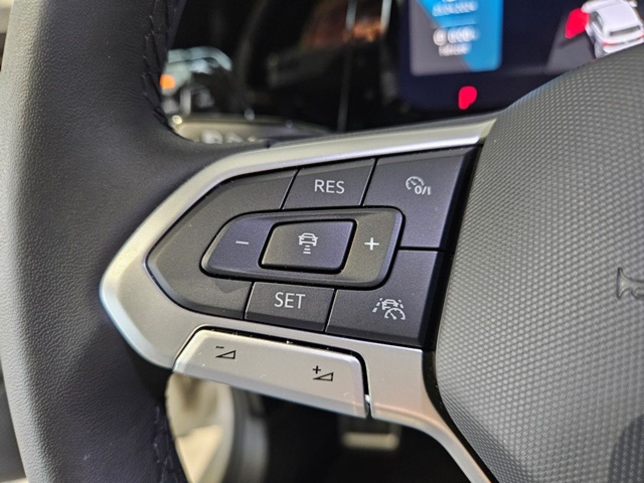 Volkswagen Golf 1.5 eTSI Move - Samsaru's Car Outlet