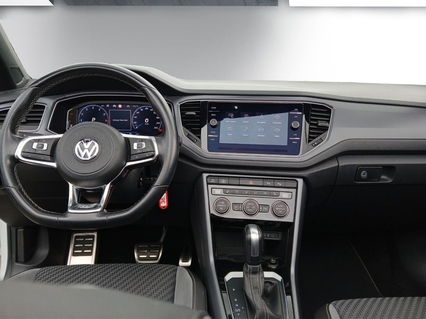 Volkswagen T-Roc 1.5 TSI - Samsaru's Car Outlet