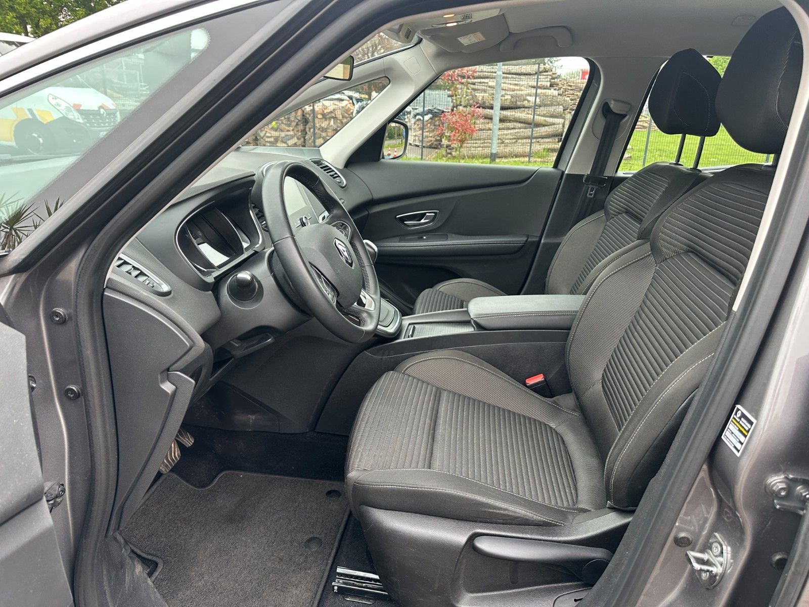 Renault Scenic IV Grand Business Edition - Samsaru's Car Outlet