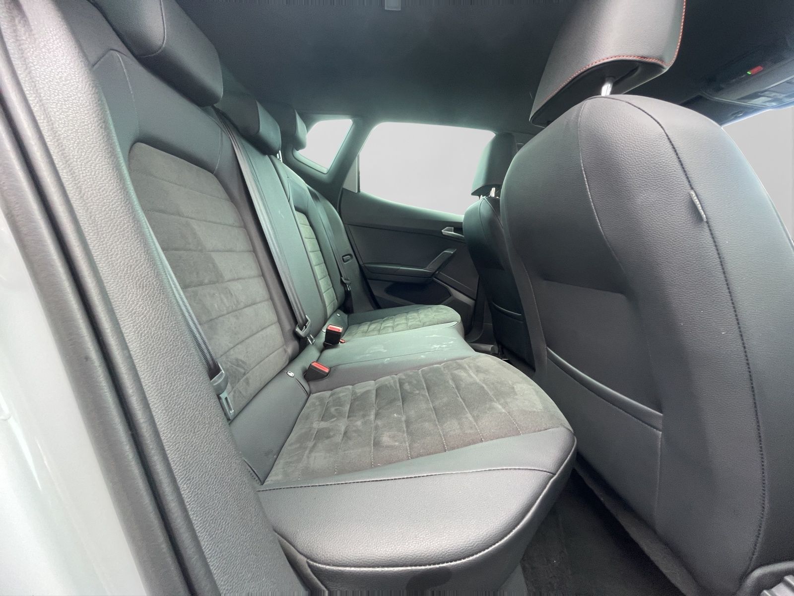 Seat Arona 1.5 TSI DSG FR NAVI AHK ACC PARKL SH GJR