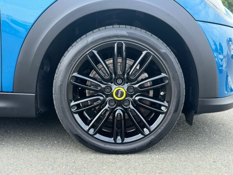 MINI Cooper SE - Samsaru's Car Outlet