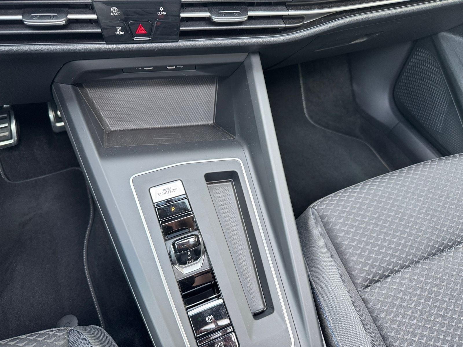 Volkswagen Golf VIII 2.0 TDI United DSG - Samsaru's Car Outlet