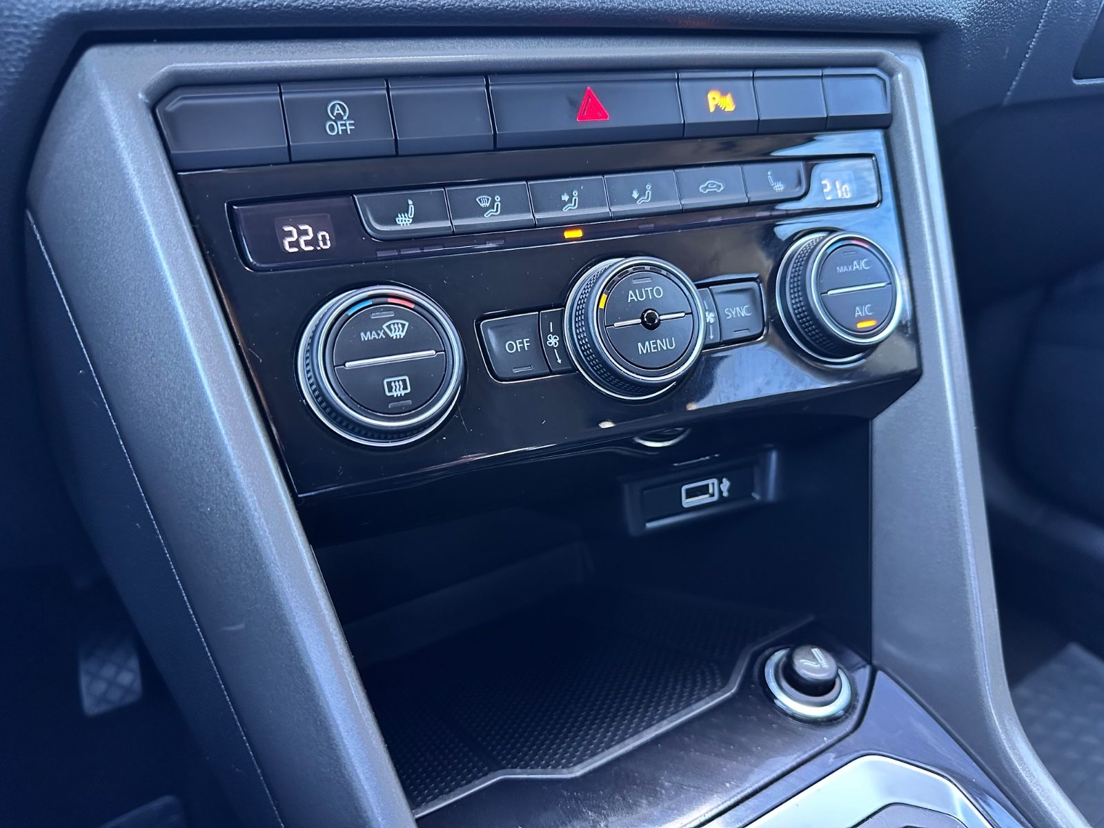 Volkswagen T-Roc 2.0 TDI SCR DSG Style - Samsaru's Car Outlet