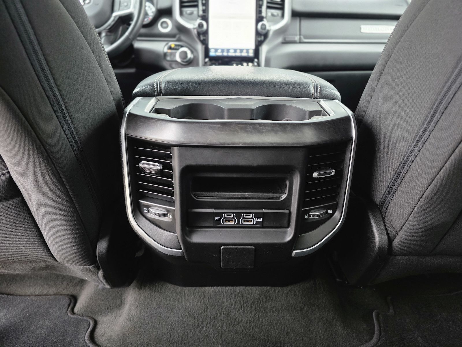 Dodge RAM 1500 5.7 4x4 Bighorn Night Kamera 12´´ PDC