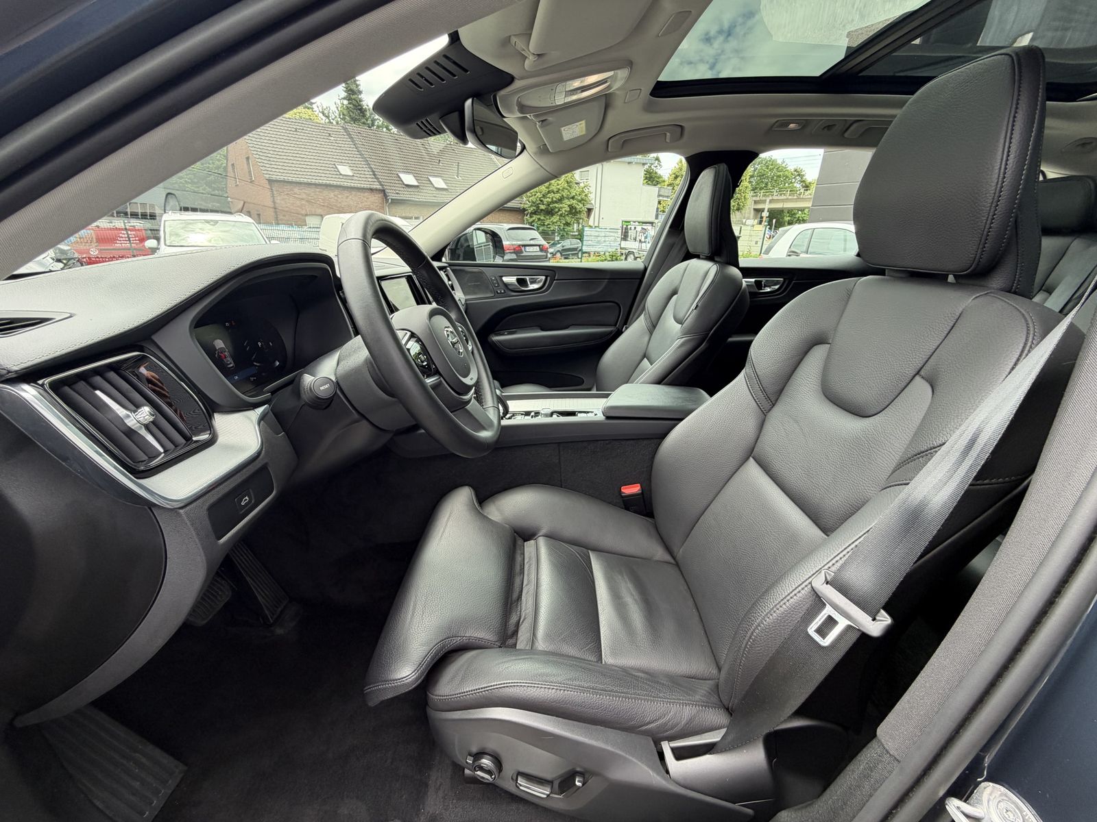 Volvo XC60 B5 D AWD Ultimate Dark ACC / PANO / RFK
