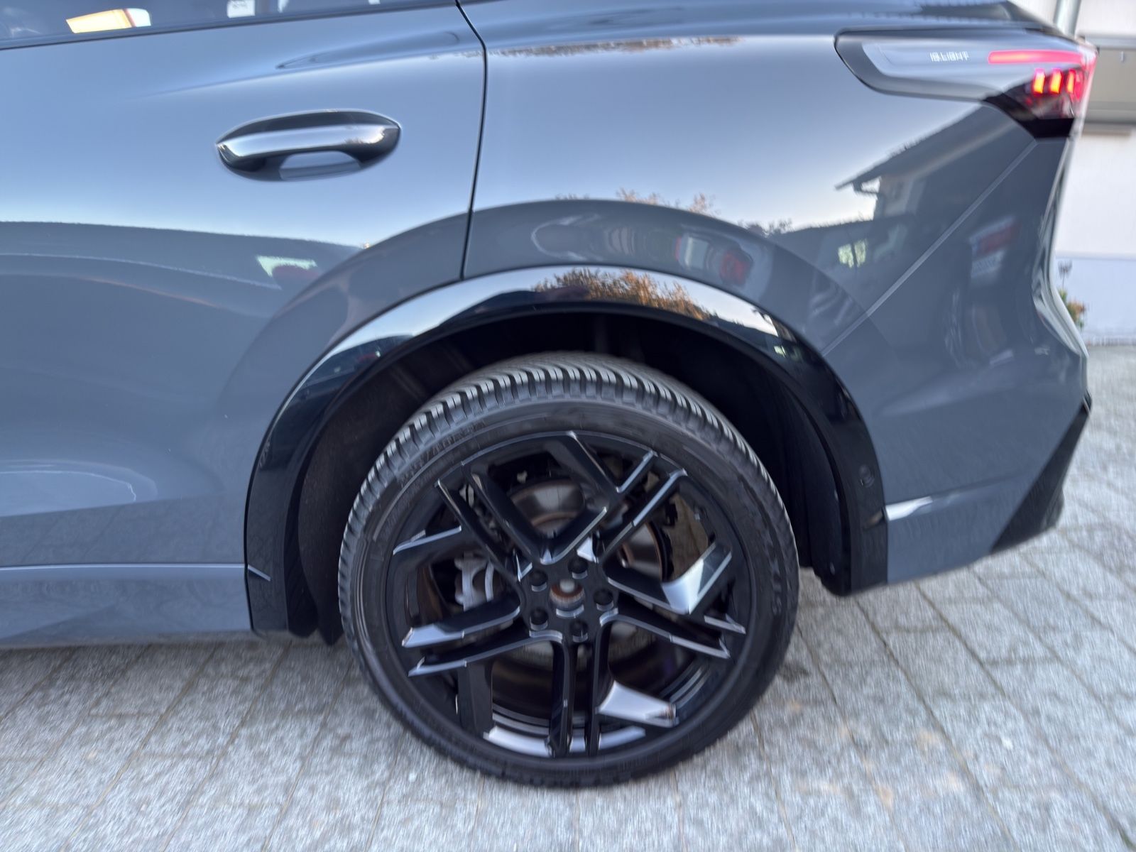 Volkswagen Tiguan 2.0 TSI DSG 4M R-Line»PANO»AHK»HuD»HK»20"