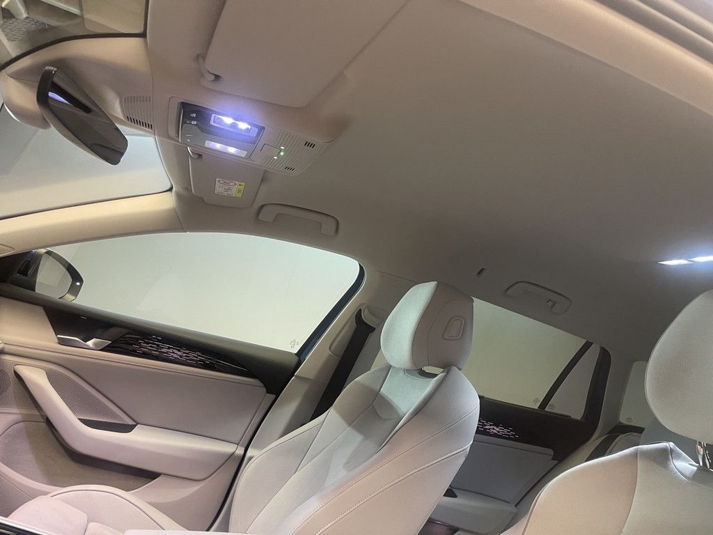 Volkswagen Passat Variant 1.5 eHybrid Elegance DSG Matrix