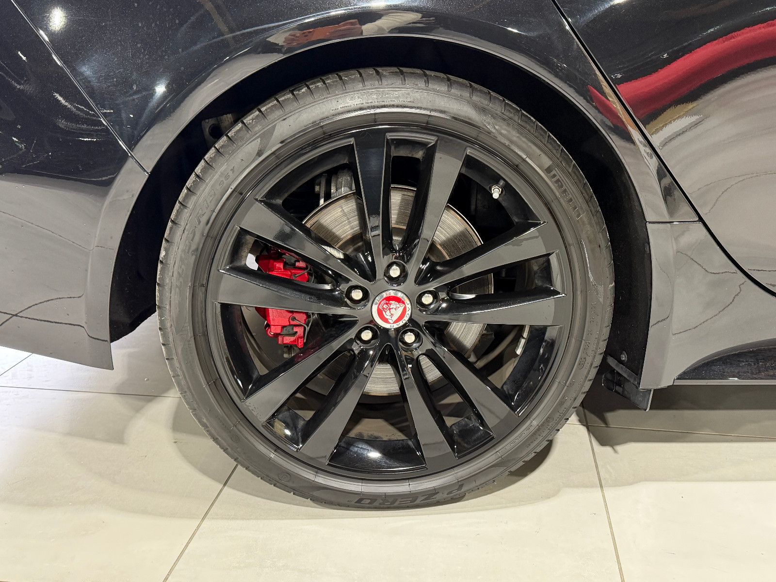 Jaguar XE R-Dynamic Black/PANO/360''KAM/MERIDIAN/LED