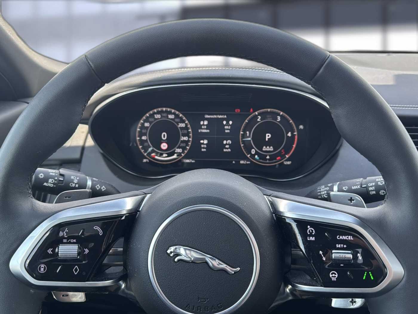 Jaguar E-Pace D200 R-Dyn. SE *Pano*WinterPaket*AWD