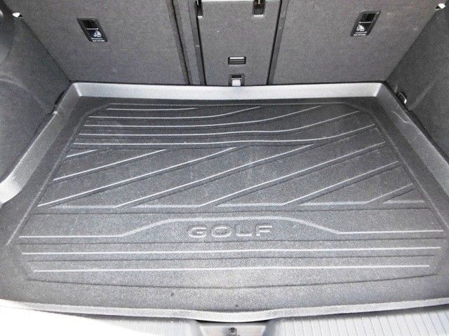 Volkswagen Golf VIII 1.5 TSI OPF Life - Samsaru's Car Outlet