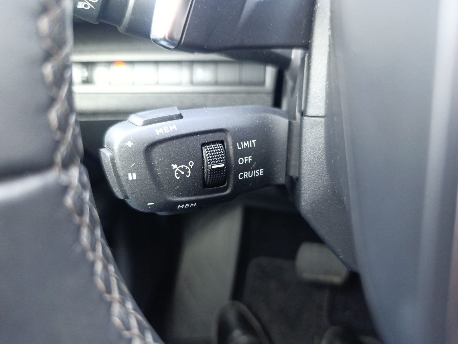 Peugeot 3008 Hybrid 225 (Plug-In) e-EAT8 Allure Navi