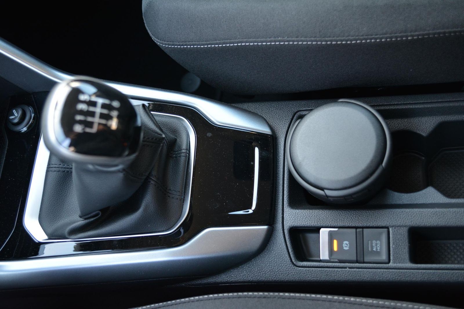 Volkswagen T-Roc Life Plus - Samsaru's Car Outlet