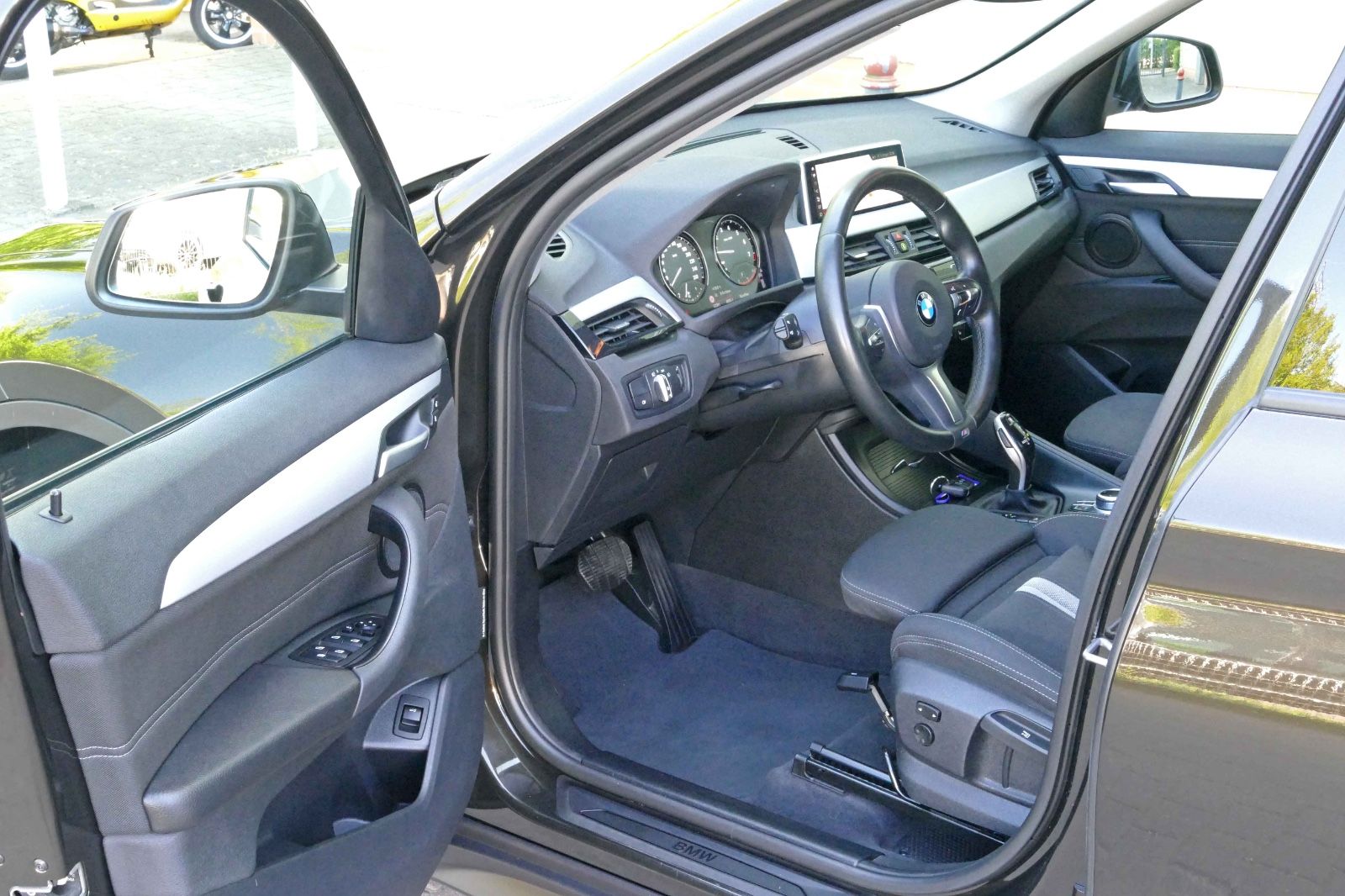 BMW X1 xDrive 20i Advantage - Samsaru's Car Outlet