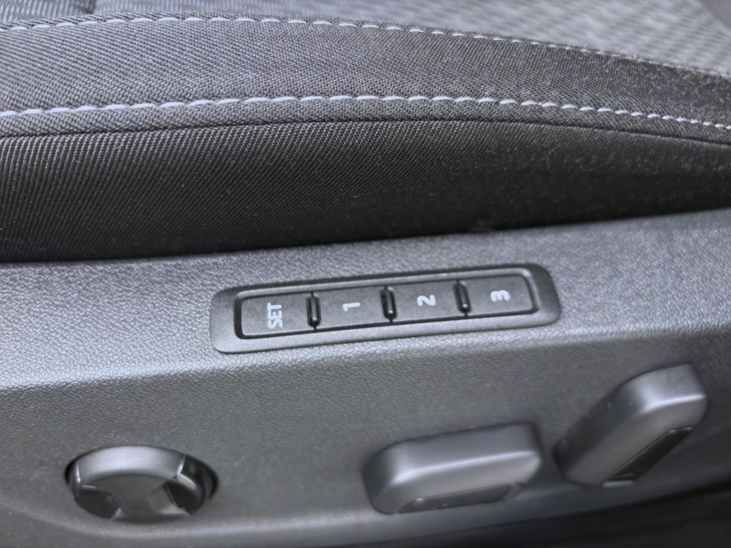 Skoda Octavia Combi 2.0 TDI DSG STYLE - Samsaru's Car Outlet