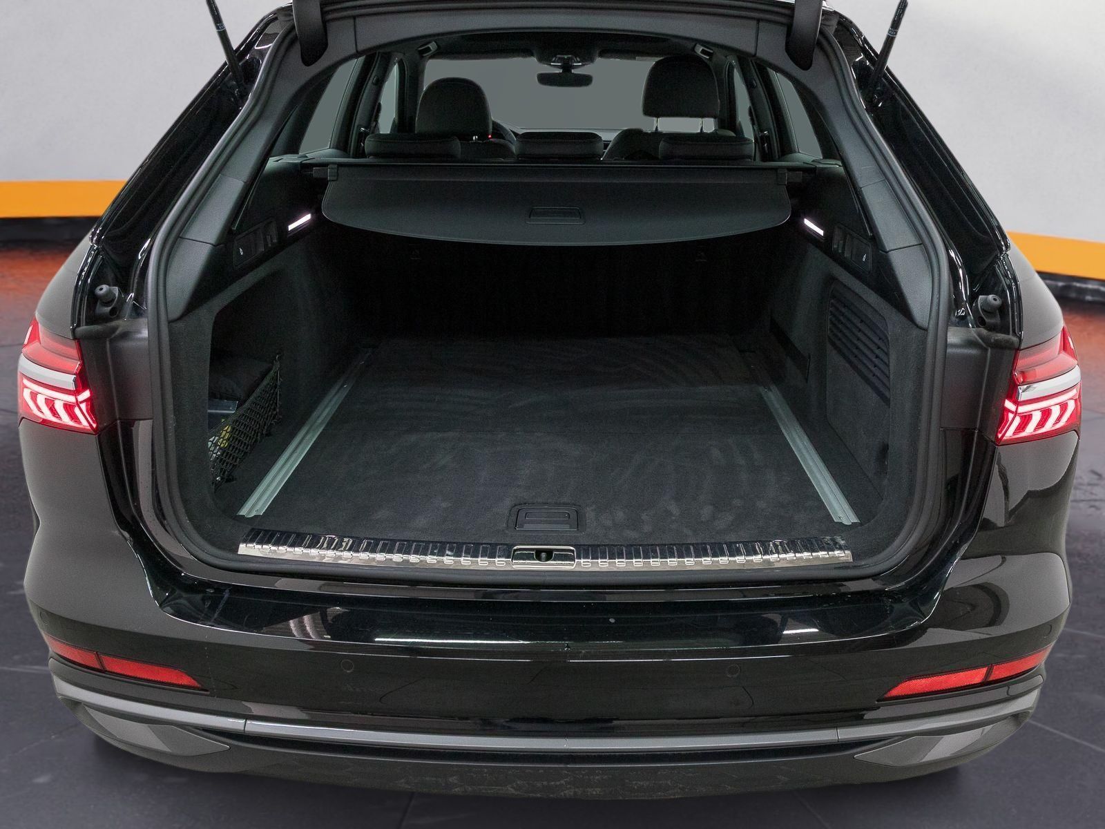 Audi A6 Avant 40 TDI Q S LINE - Samsaru's Car Outlet