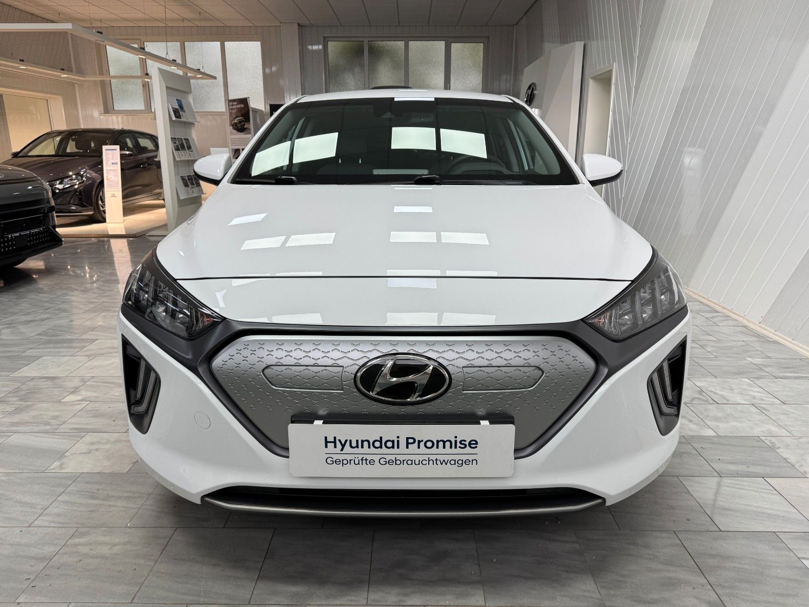 Hyundai IONIQ Style Elektro - Samsaru's Car Outlet