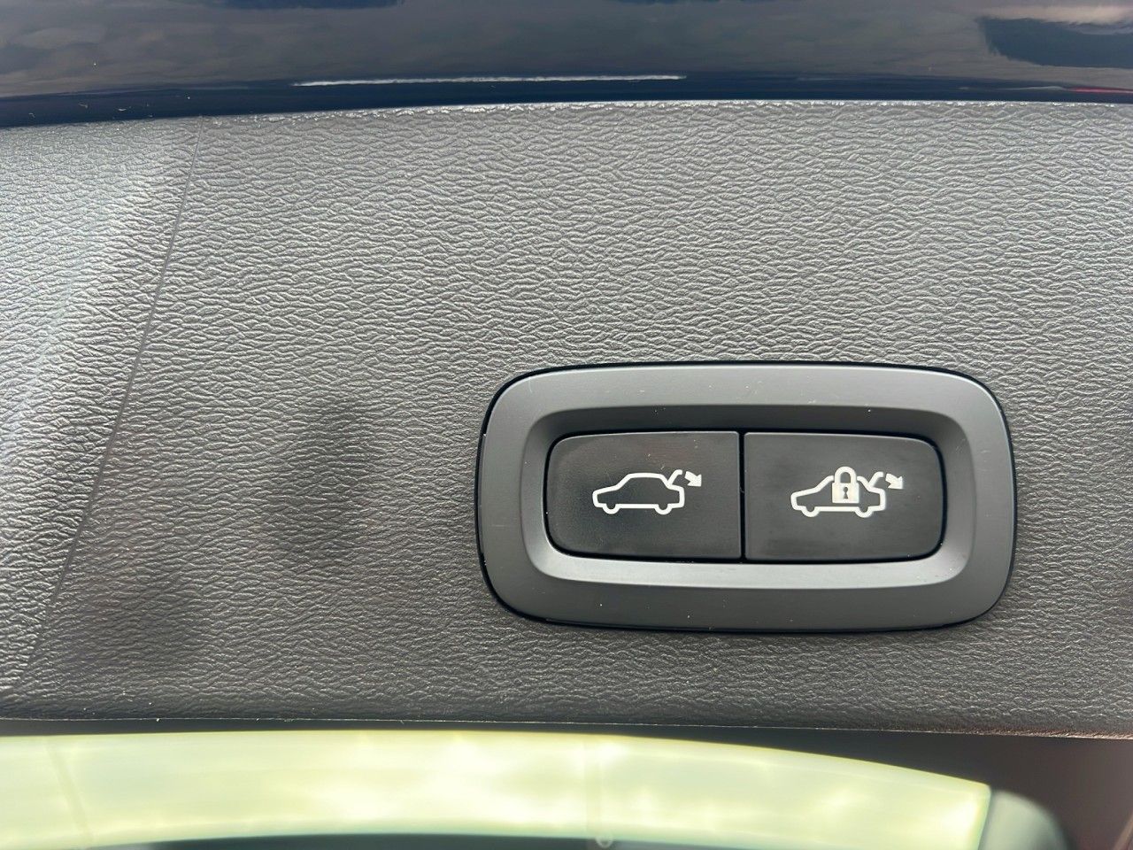 Volvo XC40 B5 R-Design AWD/Navi/LED/AHK/Pano/360K/19Zo