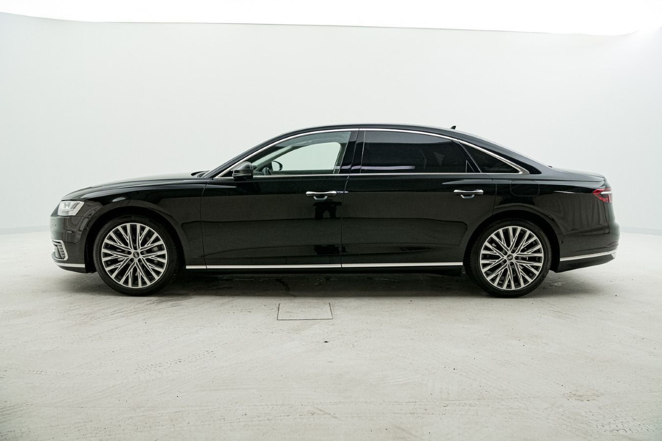 Audi A8 L 60 TFSI e quattro - Samsaru's Car Outlet