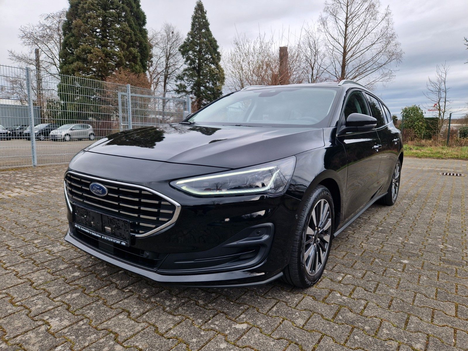 Ford Focus Tun.Titanium 1.Hd Aut. LED AHK NAVI Rf ACC