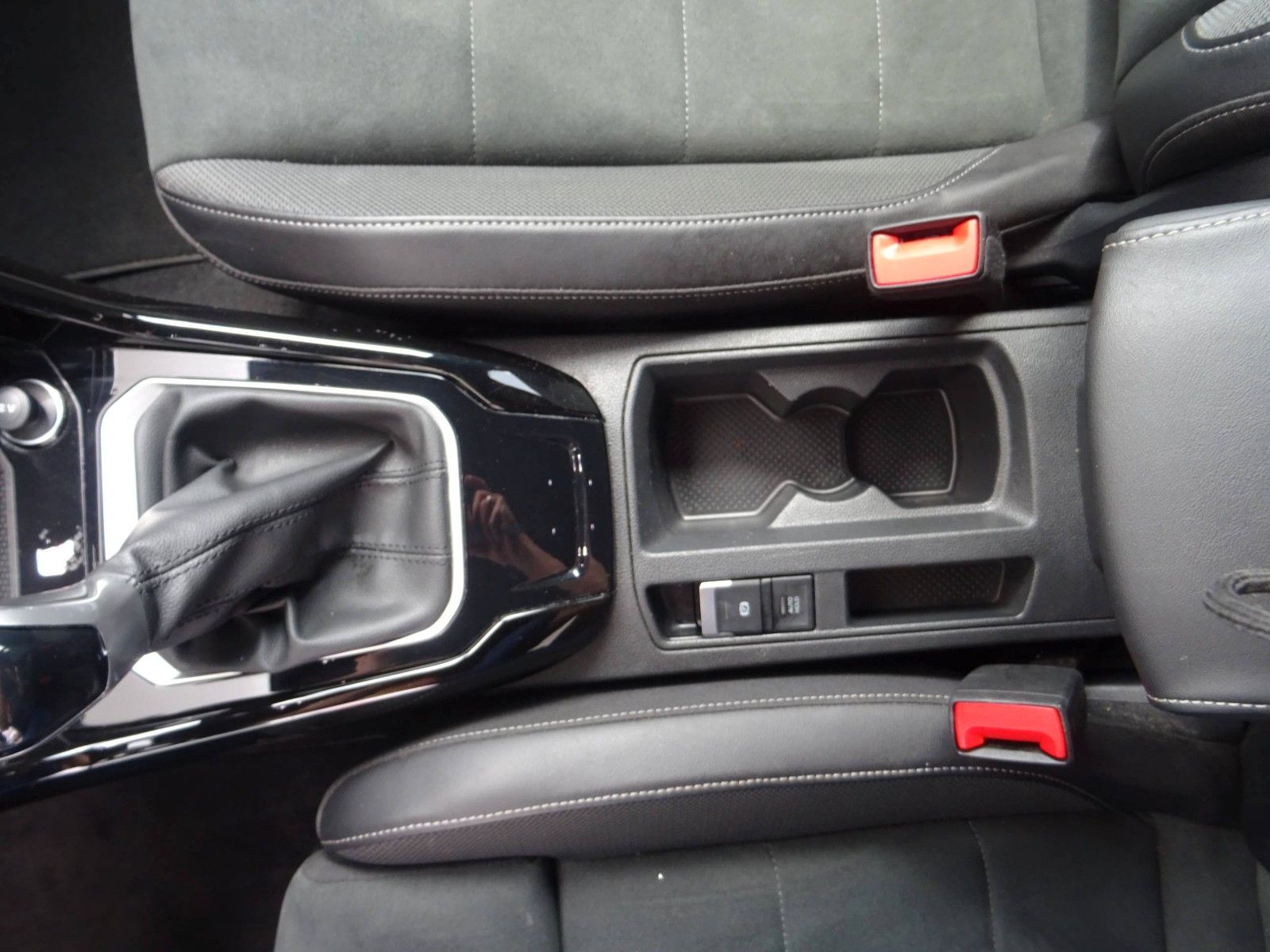 Volkswagen T-Roc R-Line - Samsaru's Car Outlet