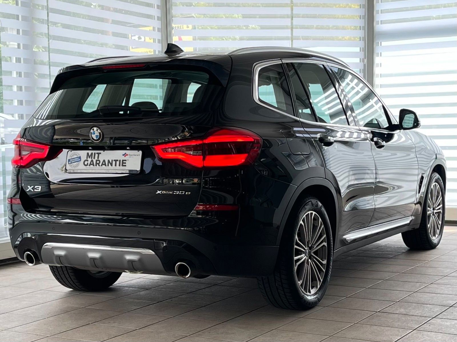 BMW X3 xD30e Luxury Line - Samsaru's Car Outlet